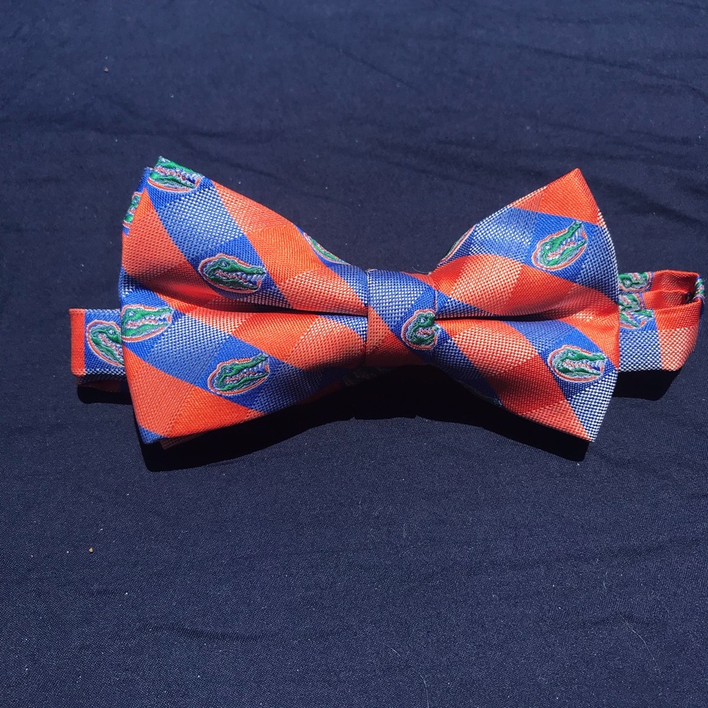 COPY - Gators bow tie